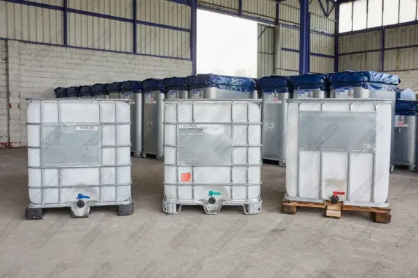 ibc-container-wit-1000L-gereinigd-pallet-kunststof-vooraanzicht-verschillende-palletsoorten.webp