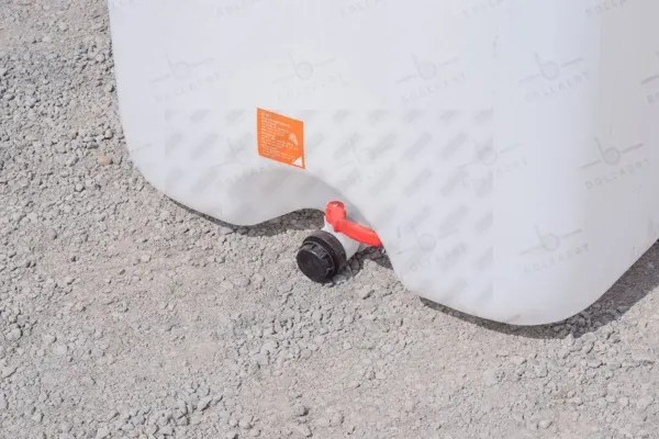 ibc-container-wit-1000L-ongereinigd-zonder-kooi-zonder-pallet-detail-standaard-aftap.webp